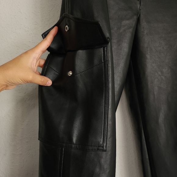 Aritzia Wilfred 10 Black Vegan Leather High Rise Buttonfly Modern Cargo Pant - Picture 5 of 10